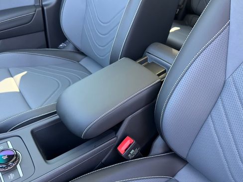 New 2026 Volkswagen Tiguan SE FWD image 16