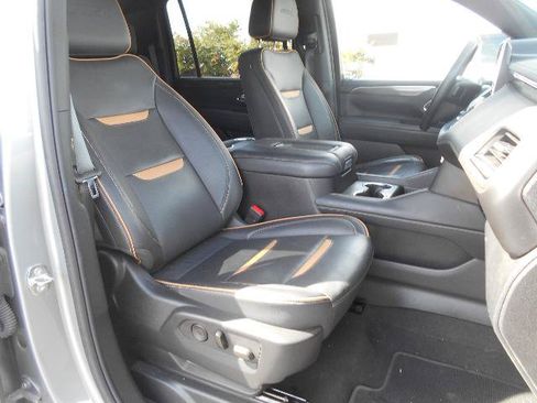Used 2024 GMC Yukon XL AT4 w/ Technology Package AWD/4WD image 10