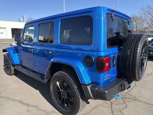 Used 2023 Jeep Wrangler Unlimited Sahara w/ Cold Weather Group AWD/4WD image 3