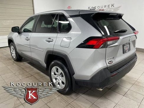 Used 2022 Toyota RAV4 LE AWD/4WD image 4