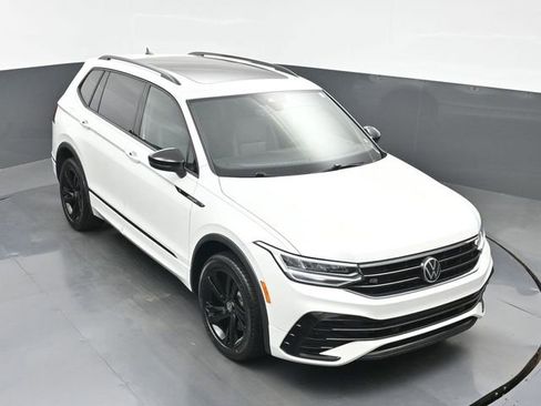 Used 2023 Volkswagen Tiguan SE R-Line FWD image 35
