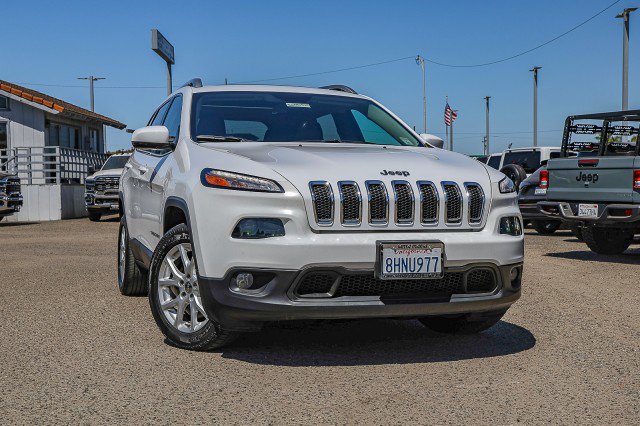 Used 2018 Jeep Cherokee Latitude Plus w/ Comfort/Convenience Group FWD image 1