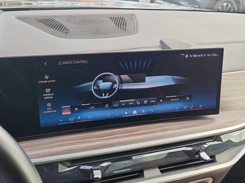 Certified 2024 BMW X7 xDrive40i w/ M Sport Package AWD/4WD image 17