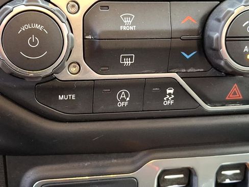 Certified 2019 Jeep Wrangler Sport image 25