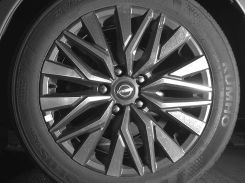 Used 2025 Nissan Altima 2.5 SV FWD image 14