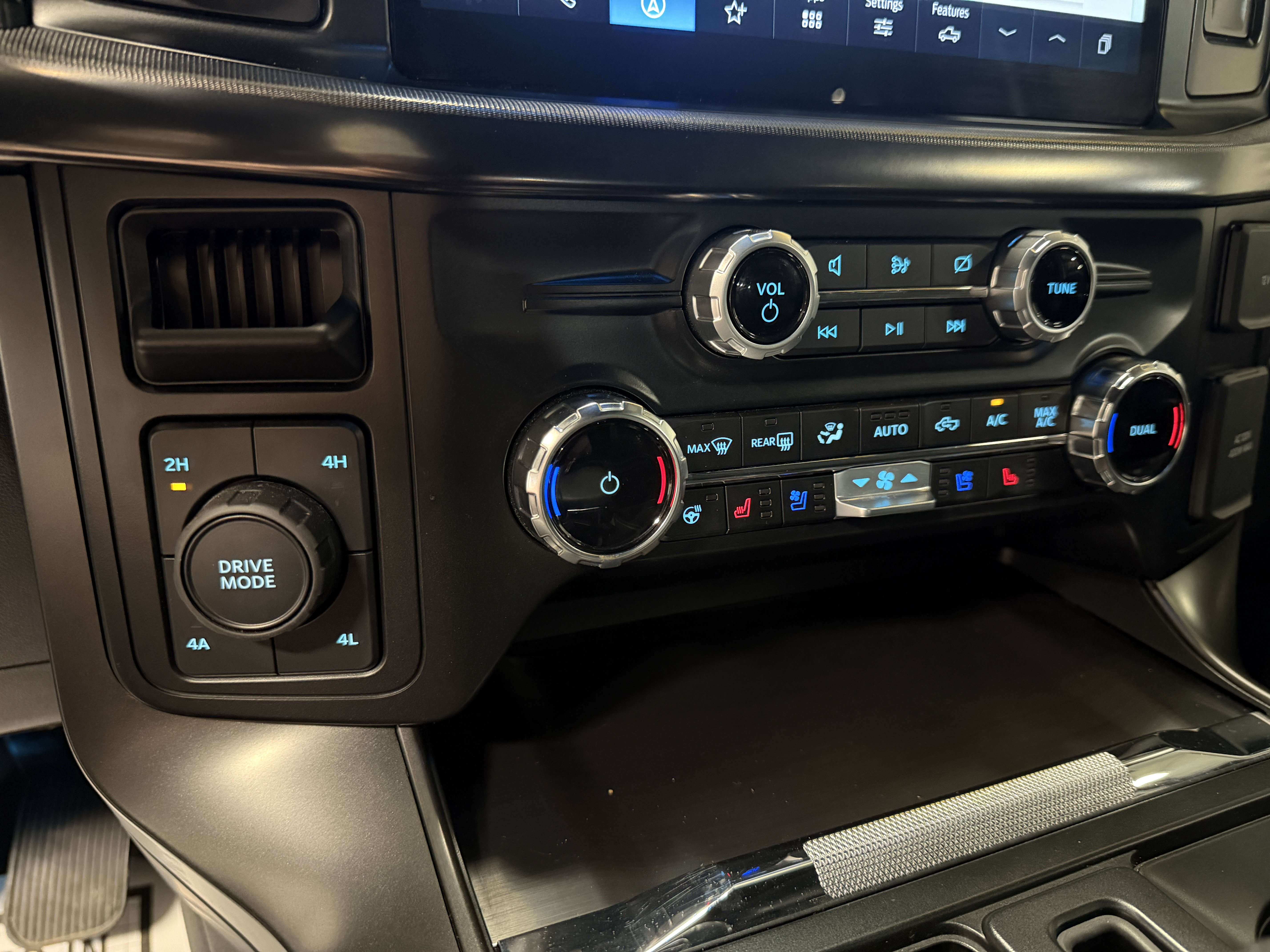 Used 2024 Ford F150 Lariat w/ Equipment Group 502A High AWD/4WD image 12