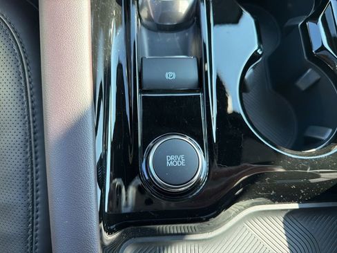 Certified 2025 Ford Explorer Platinum w/ Ultimate Package image 35