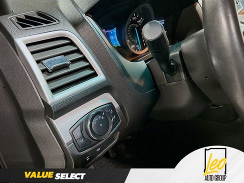 Used 2014 Ford Explorer XLT w/ Equipment Group 202A image 10