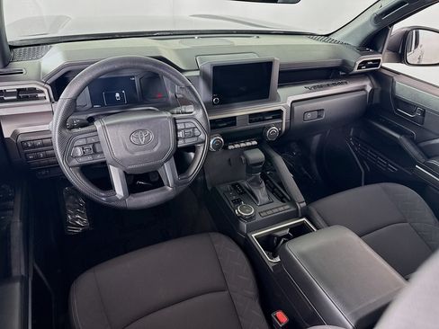 Certified 2025 Toyota Tacoma SR5 AWD/4WD image 18