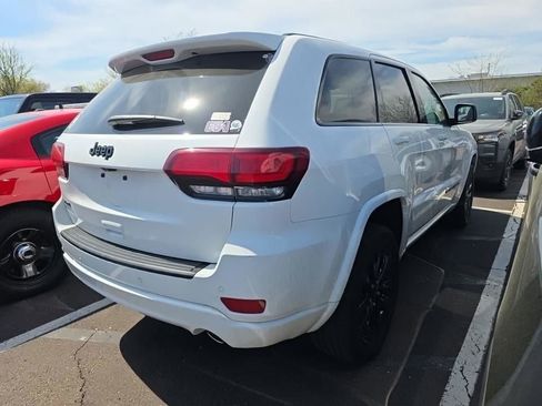 Used 2022 Jeep Grand Cherokee Laredo X AWD/4WD image 2