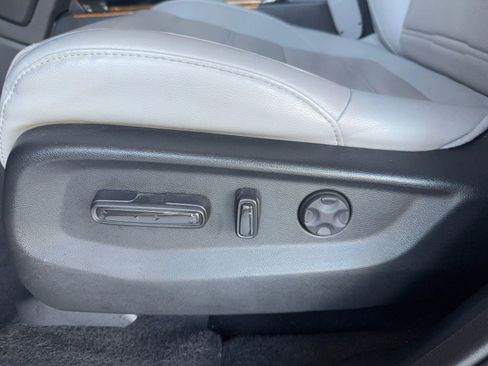 Used 2020 Honda CR-V Touring image 40