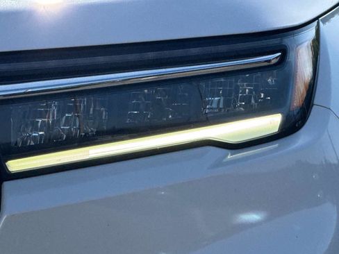 Used 2023 Honda Pilot EX-L image 9