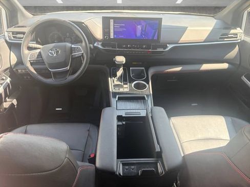 Used 2025 Toyota Sienna XSE FWD image 20