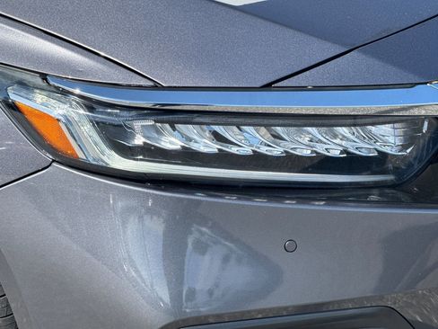 Used 2018 Honda Accord Touring image 11