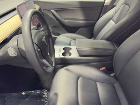 Used 2021 Tesla Model Y Long Range AWD/4WD image 29