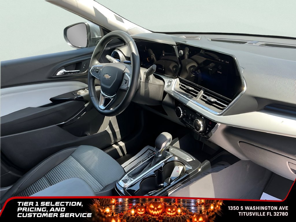 Used 2025 Chevrolet Trax LT w/ LT Convenience Package FWD image 16