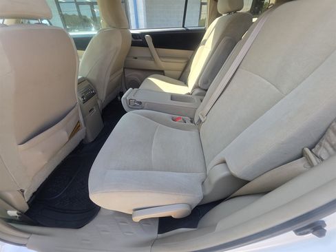 Used 2012 Toyota Highlander FWD w/ Tech Pkg image 7