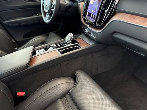 Certified 2023 Volvo XC60 B5 Ultimate w/ Climate Package AWD/4WD image 17