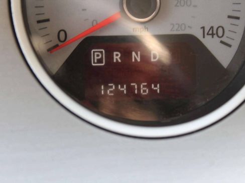 Used 2009 Volkswagen Routan SEL FWD image 9
