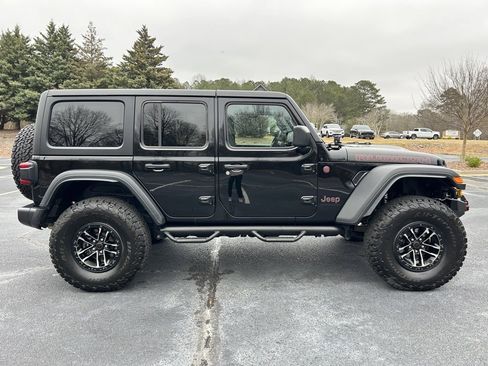 Used 2024 Jeep Wrangler Unlimited Rubicon w/ XTREMEE 35" Tire Package image 22