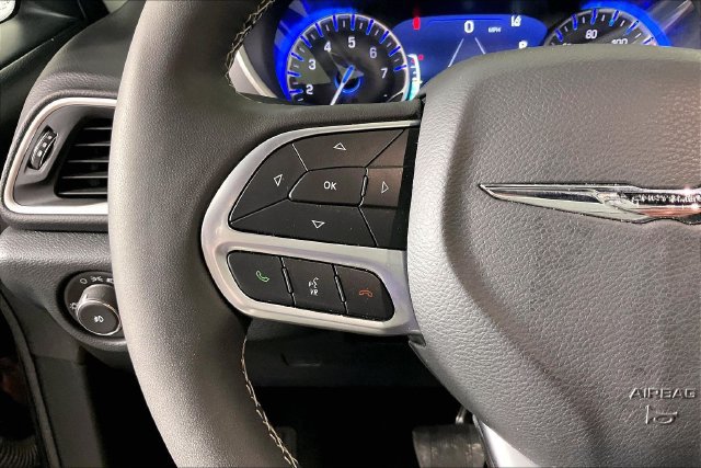 Used 2026 Chrysler Pacifica Select FWD image 9