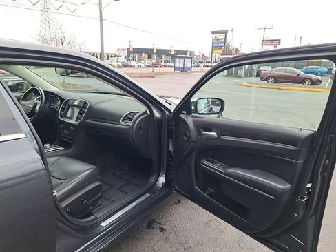 Used 2016 Chrysler 300 C image 14
