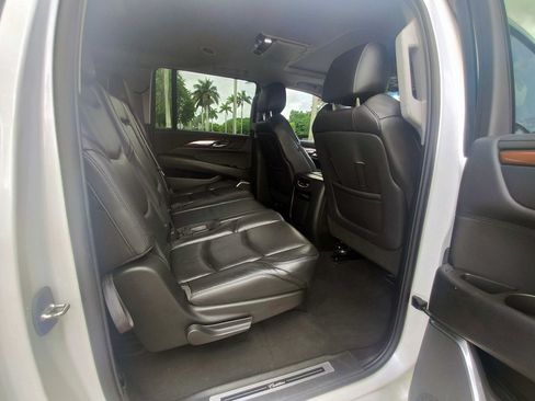 Used 2018 Cadillac Escalade ESV Premium Luxury AWD/4WD image 39