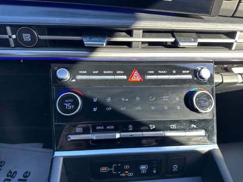 Certified 2025 Hyundai Santa Fe Limited image 16