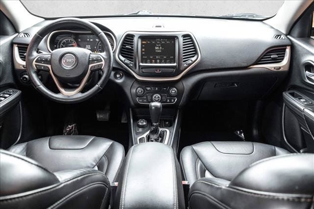 Used 2017 Jeep Cherokee Limited AWD/4WD image 19