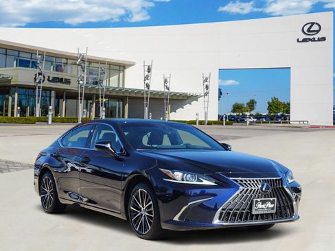 Used 2025 Lexus ES 300h w/ Premium Package image 2