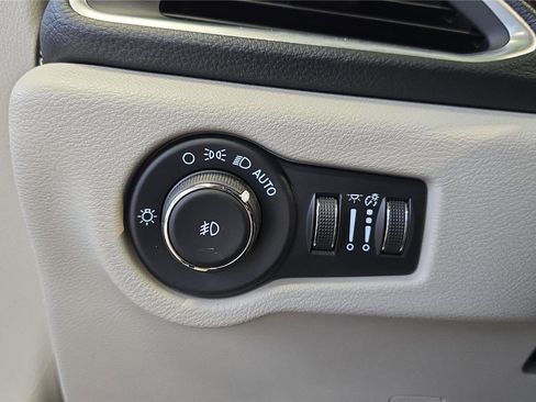 Used 2022 Chrysler Pacifica Limited image 23