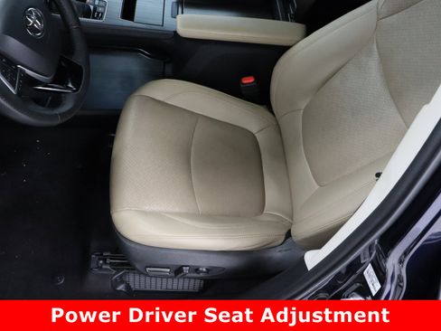 Used 2023 Toyota Sienna Limited image 15