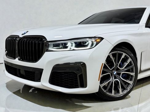 Used 2022 BMW 750i xDrive w/ Luxury Rear Seating Package image 3