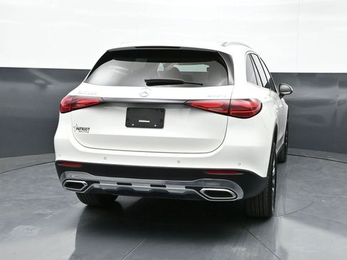 Used 2025 Mercedes-Benz GLC 300 4MATIC image 2