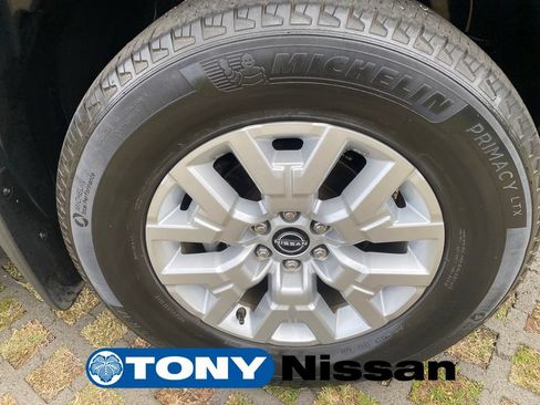 Used 2022 Nissan Frontier SV w/ SV Premium Package RWD image 9