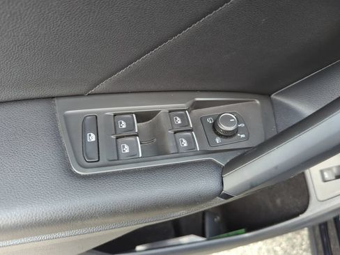 Used 2019 Volkswagen Tiguan SEL Premium AWD/4WD image 34