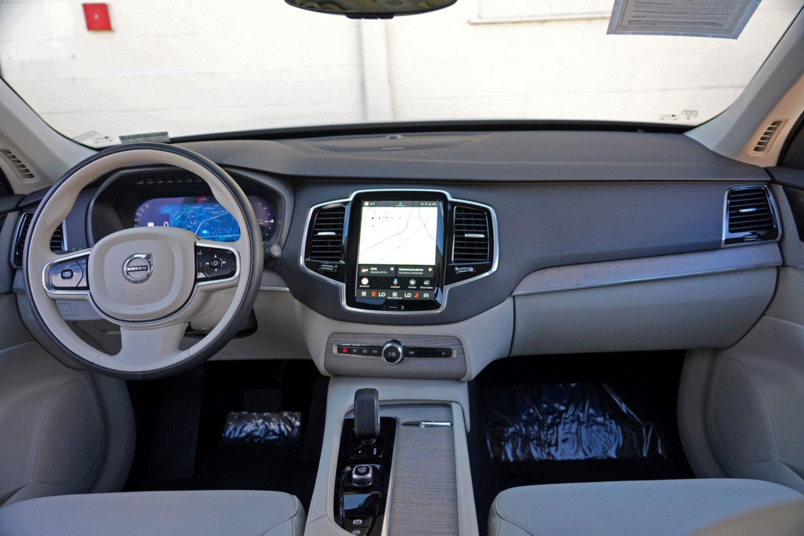 Used 2024 Volvo XC90 T8 Plus w/ Protection Package Premier AWD/4WD image 13