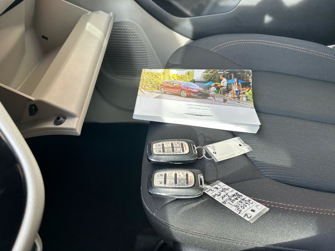 Used 2019 Chrysler Pacifica Touring Plus w/ Tire & Wheel Group FWD image 16