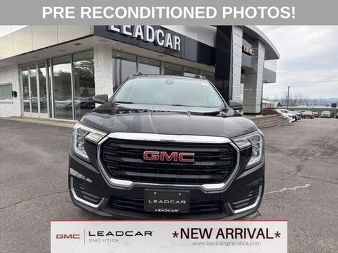 Used 2022 GMC Terrain SLE w/ Driver Convenience Package AWD/4WD image 8
