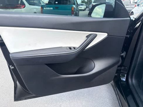 Used 2021 Tesla Model Y Long Range AWD/4WD image 9