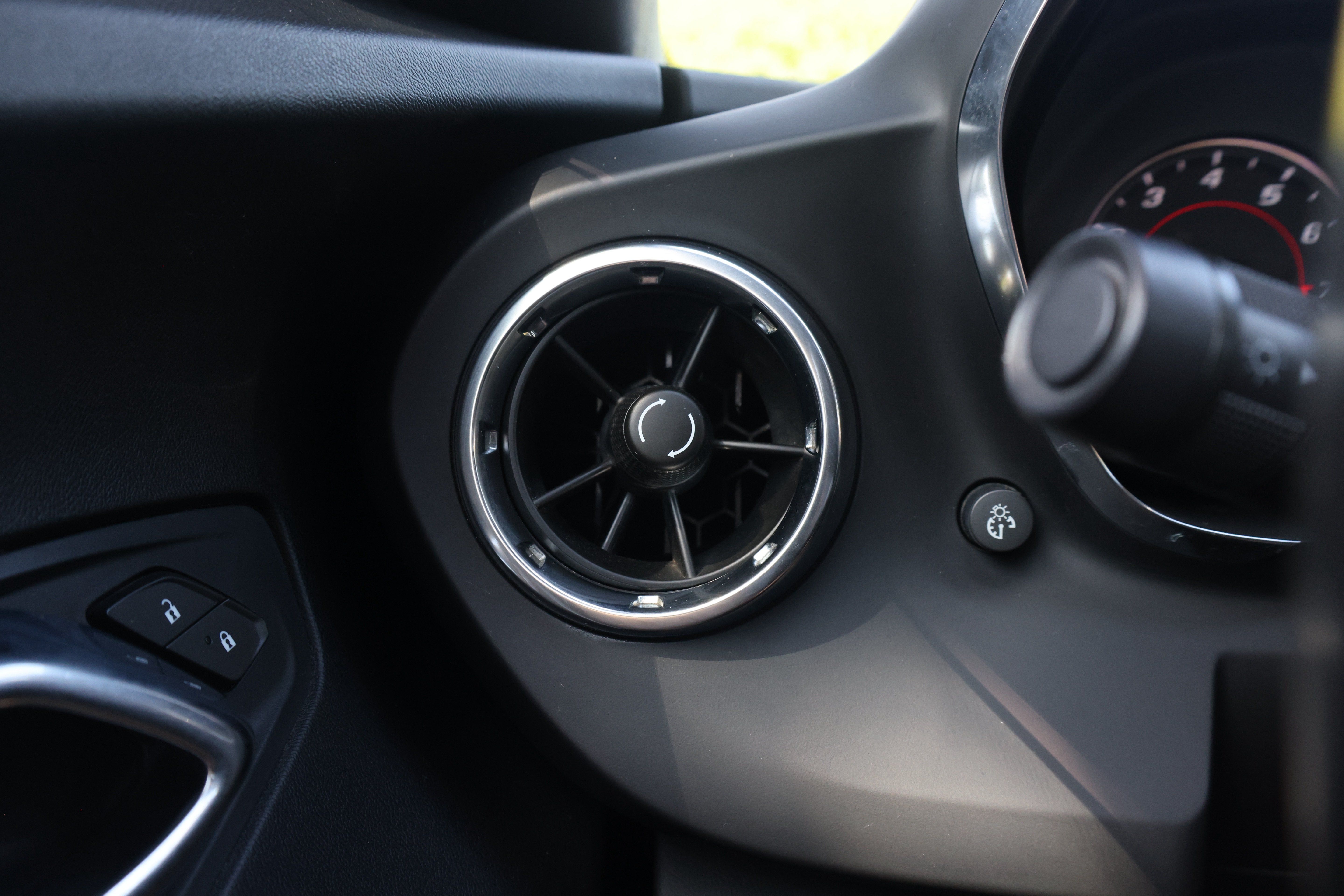Used 2020 Chevrolet Camaro LT RWD image 19