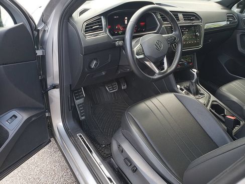 Used 2023 Volkswagen Tiguan SE R-Line AWD/4WD image 6