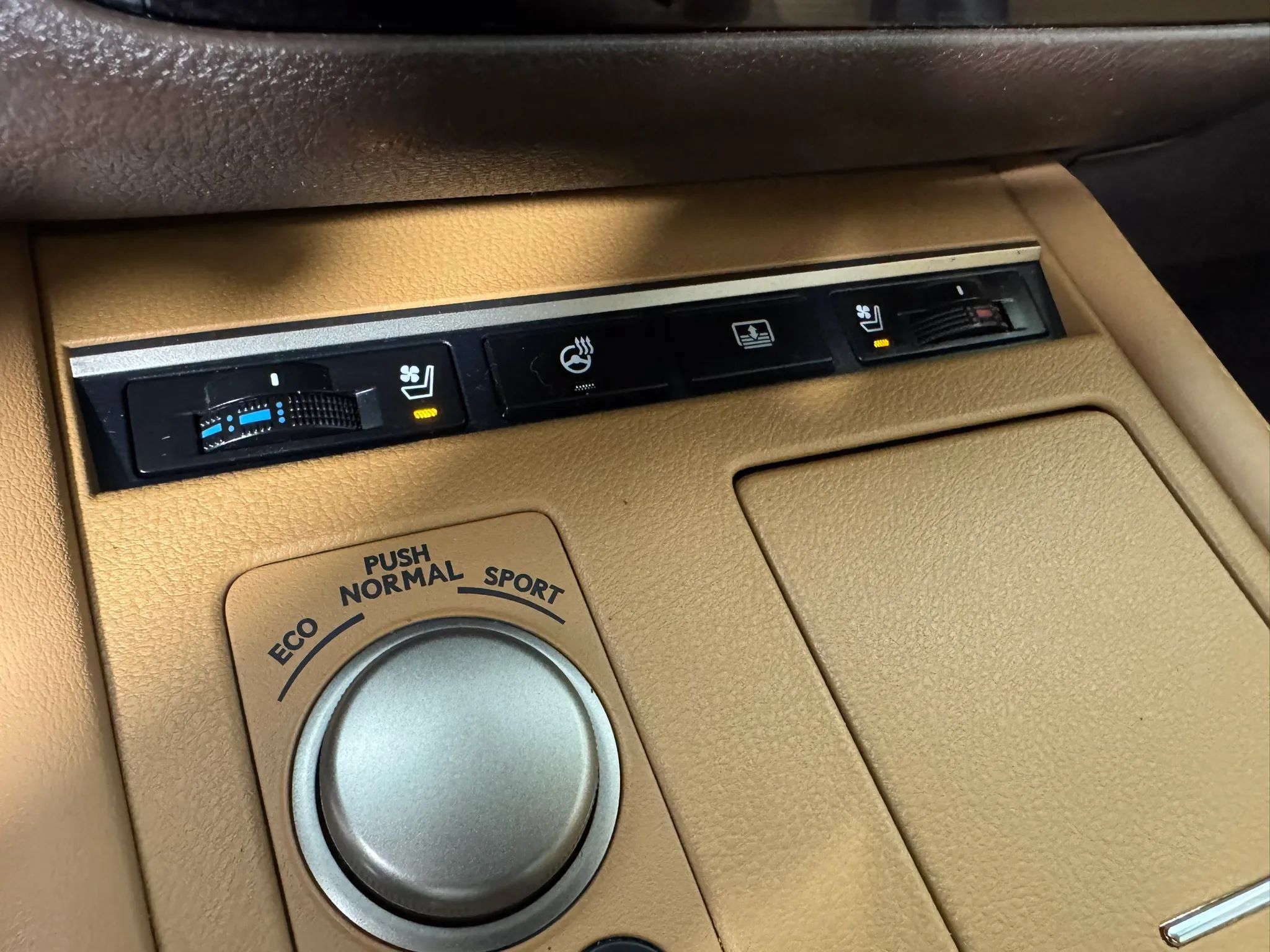 Used 2016 Lexus ES 350 w/ Luxury Package w/Wood Trim FWD image 23