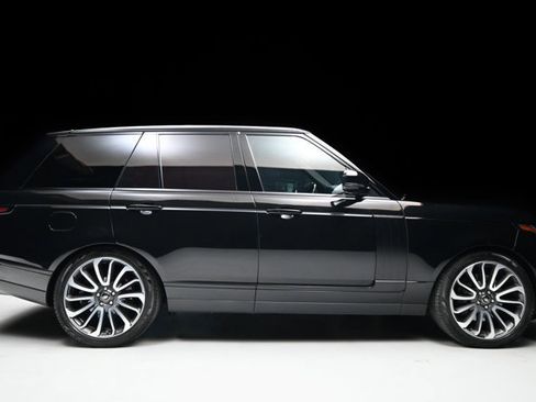 Used 2019 Land Rover Range Rover Supercharged AWD/4WD image 2