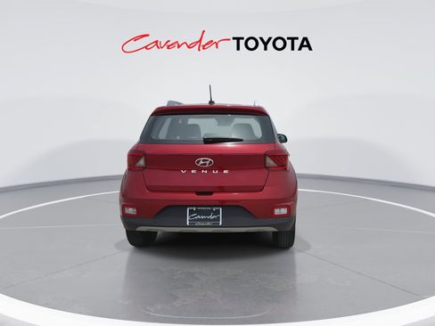 Used 2024 Hyundai Venue SEL FWD image 7
