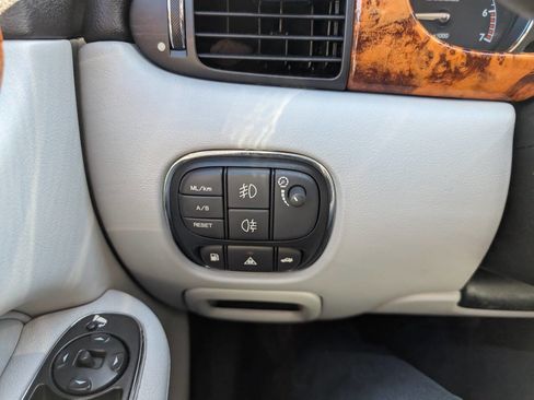 Used 2004 Jaguar XJ8 image 22