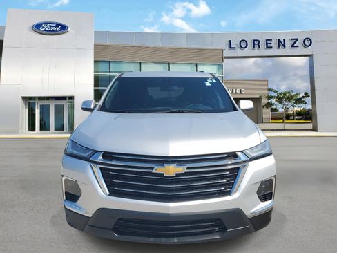 Used 2022 Chevrolet Traverse LT image 2