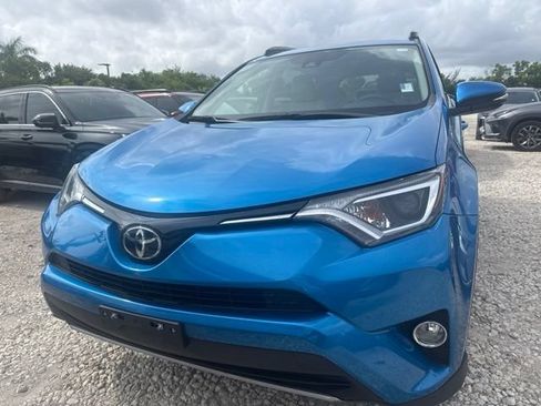 Used 2018 Toyota RAV4 XLE FWD image 2