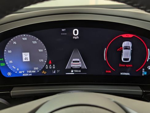 Used 2025 Porsche Macan 4 Electric image 26