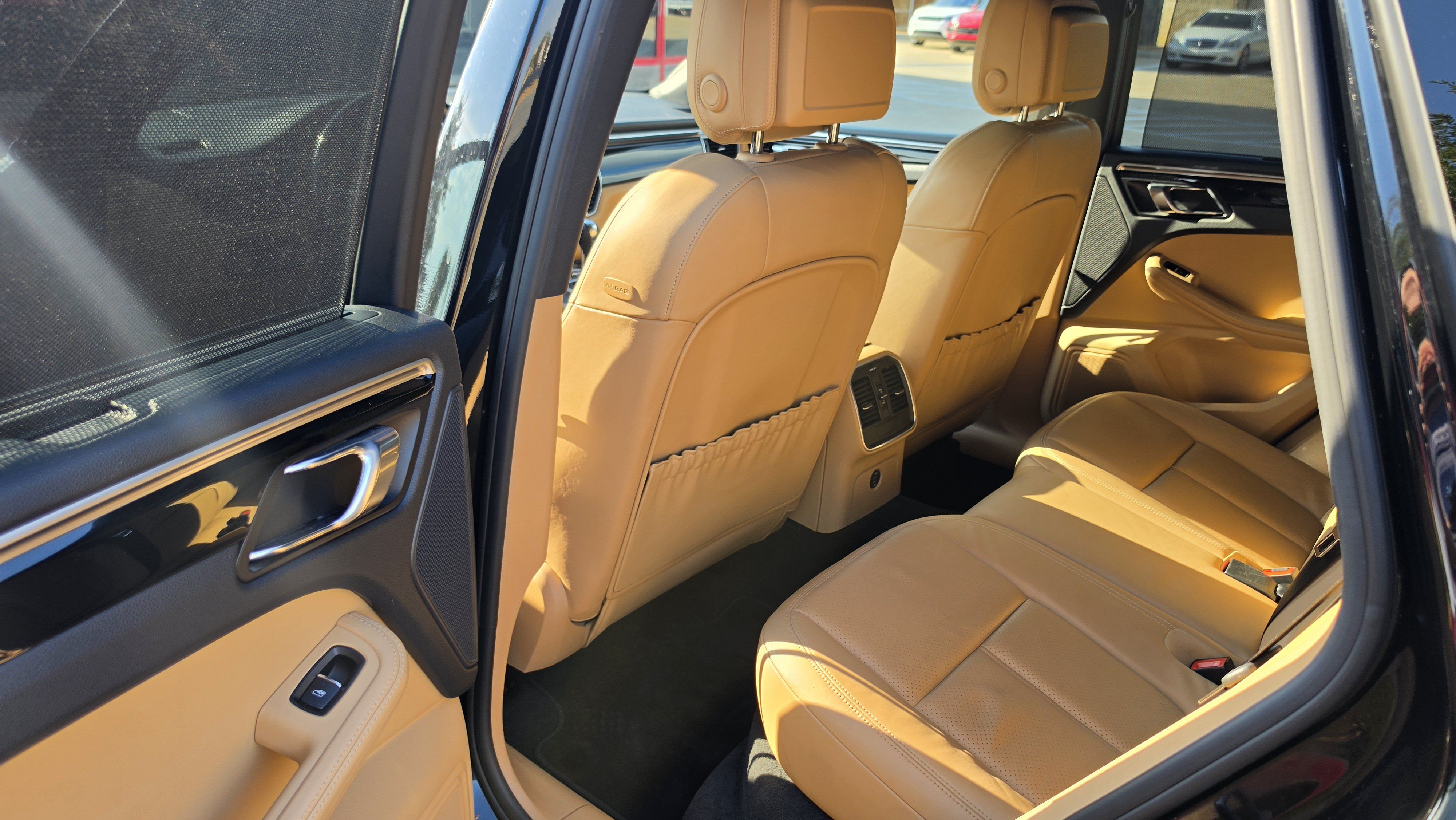 Used 2018 Porsche Macan AWD/4WD image 21